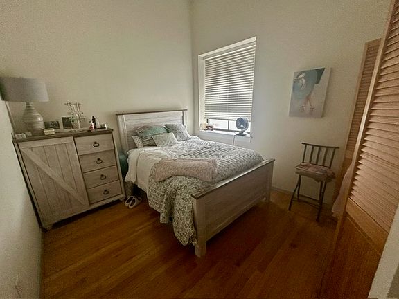 4th image of 15 S Bank St #4011