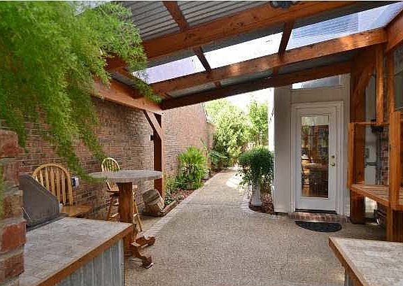 4th image of 5755 Laurel Hill Ln