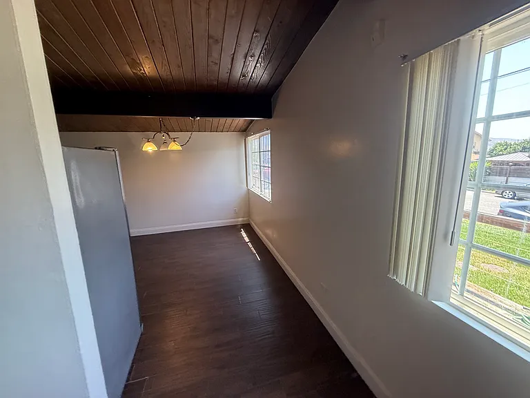 9712 Saint George St — Photo 13