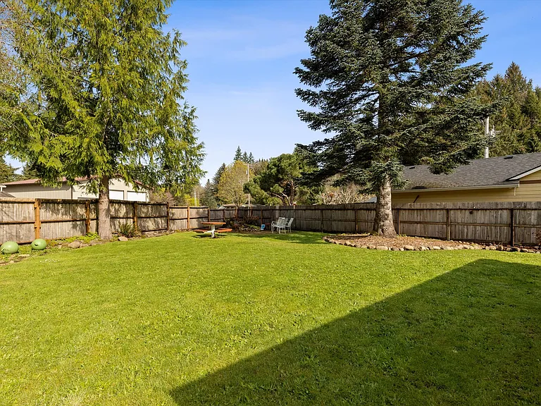 2347 N Chinook Ln — Photo 32