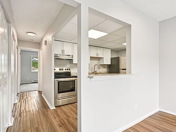 2nd image of 800-834 Victoria Dr #830