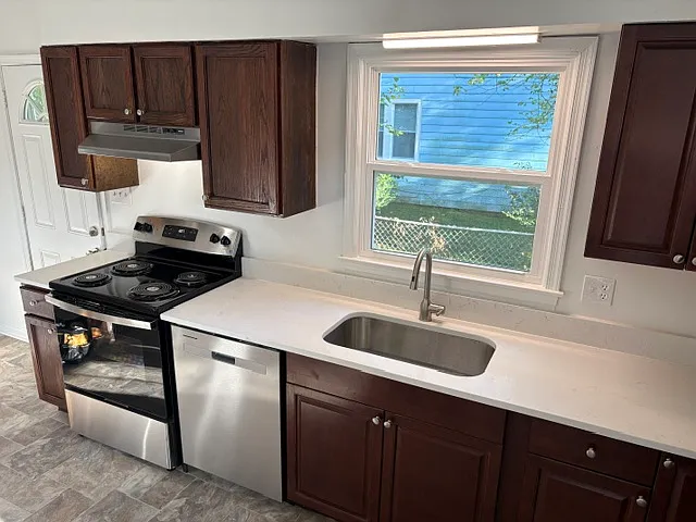 3 bed, 1112 sqft, $1,750 — Photo 4