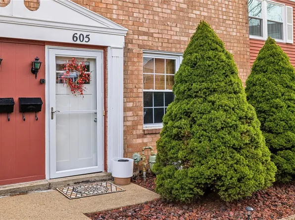 605 Hickory Cir N, Canonsburg, PA 15317