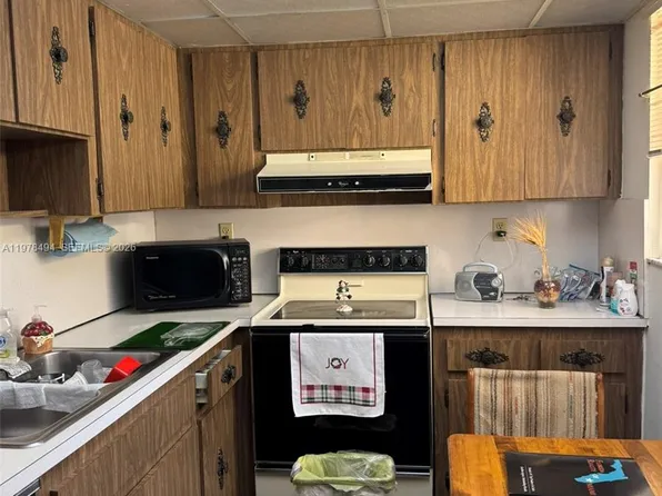 9180 Fontainebleau Blvd APT 302, Miami, FL 33172