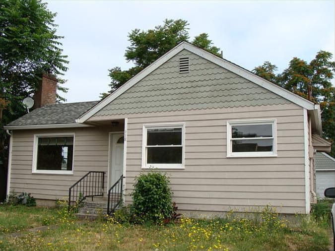 1st image of 118 E 39th St