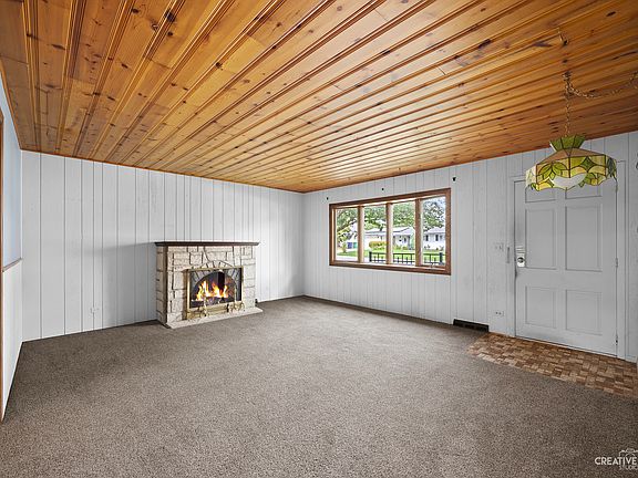 2nd image of 15042 Holiday Ct