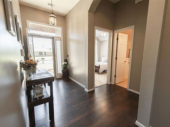 3rd image of 521 Glenmede Ln