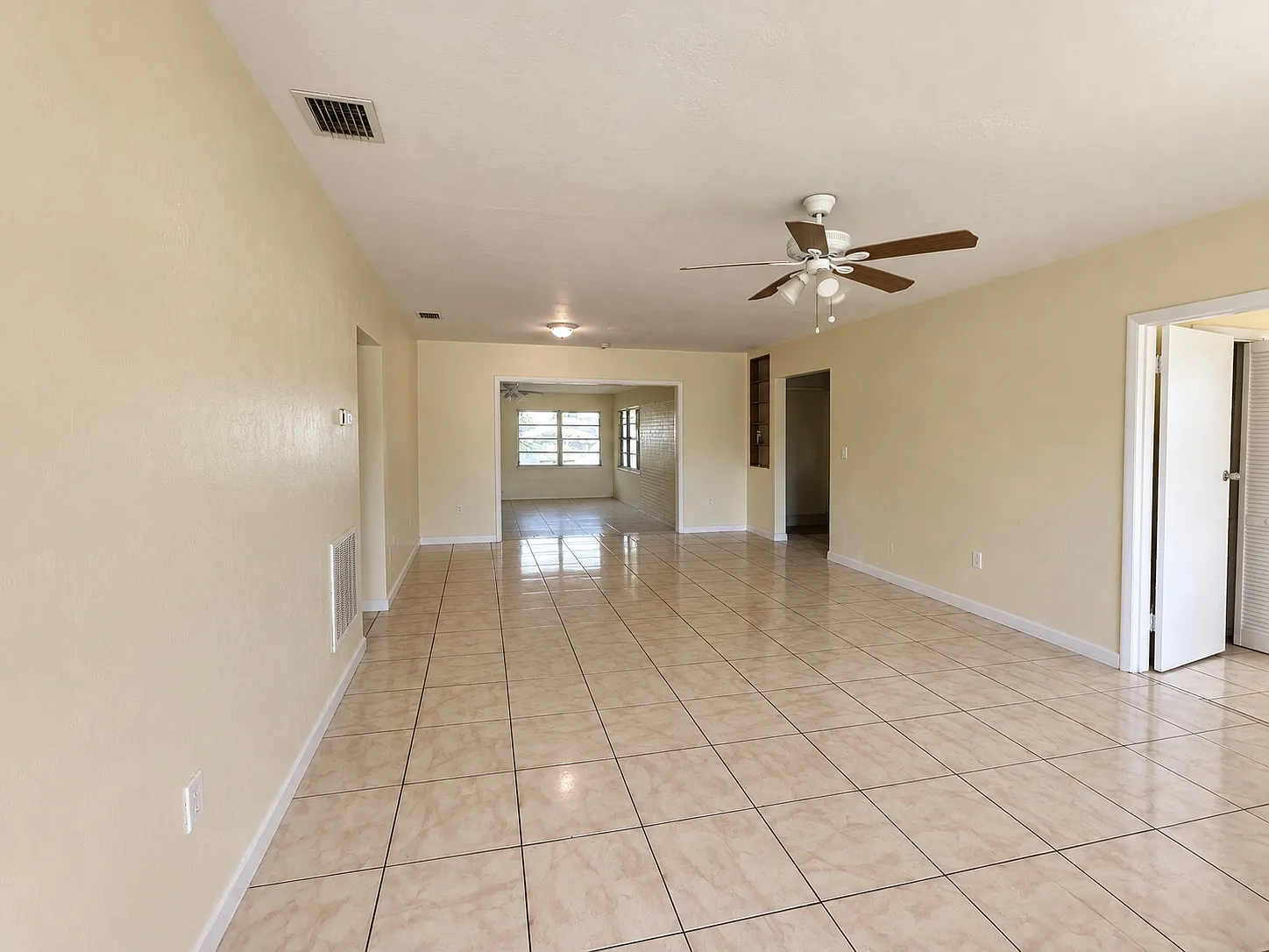 3 bed, 2080 sqft, $3,490 — Photo 2