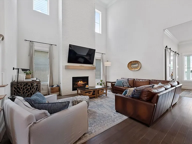 2221 Salt Grass Trl — Photo 15