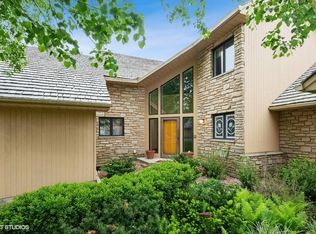 41 Red Oak Ct, Burr Ridge, IL 60527