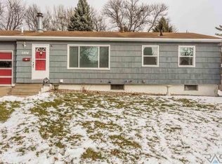 1304 S Olive Dr, Sioux Falls, SD 57103