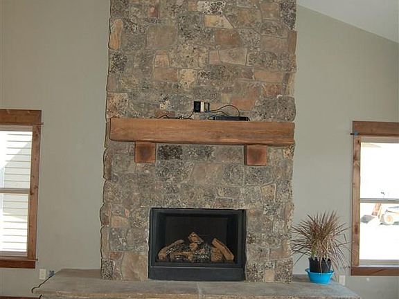 4th image of 564 Clifden Dr.