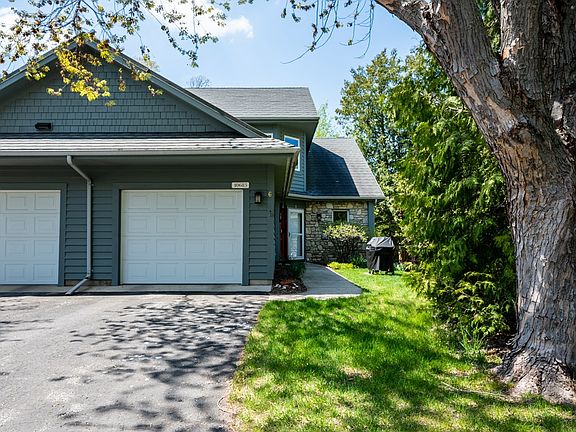 2nd image of 10683 Woodcrest Ln #1106