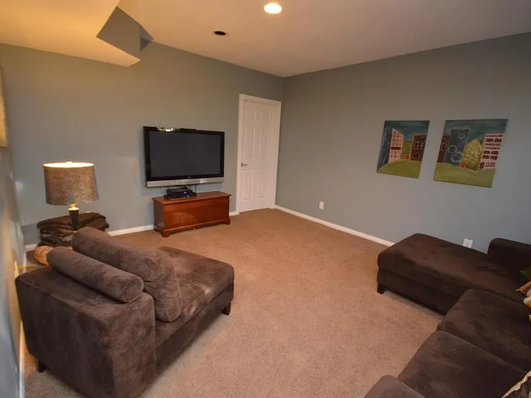 940 Mound St — Photo 24