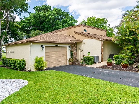2nd image of 8157 Princess Palm Cir #22