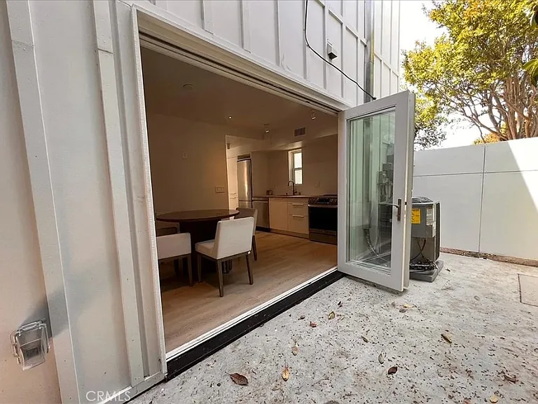 2686 Greenfield Ave — Photo 21