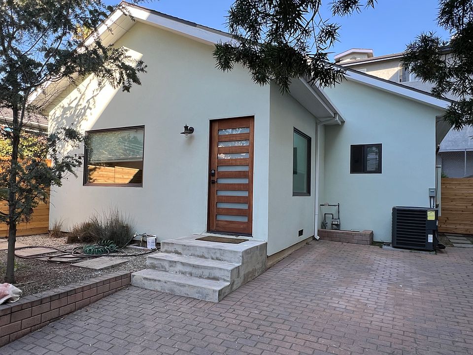 1st image of 1132 1/2 N Avenue 56