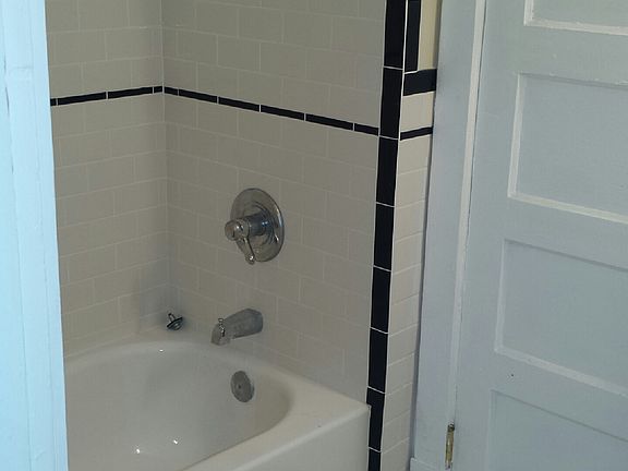 2nd image of 1207 W 47th St APT 15