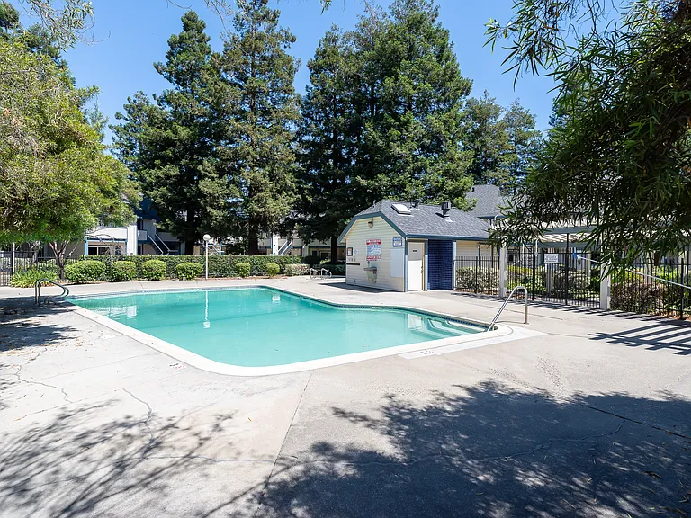 208 Sequim Cmn — Photo 27