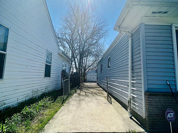 2nd image of 72 E Dallas Ave