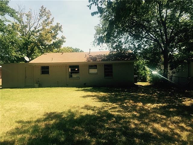 1st image of 915 Caladium Dr