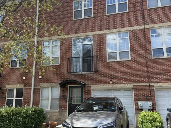 3254 N Washtenaw Ave, Chicago, IL 60618