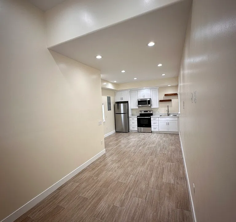 114 Franklin St #D