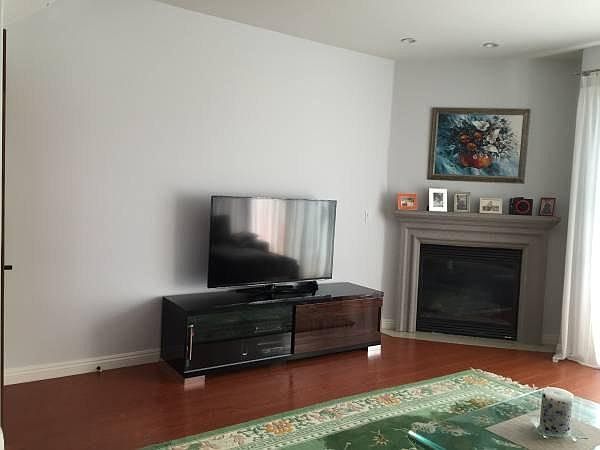 Spacious living room with Fireplace and balcony