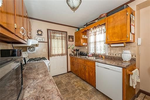 3rd image of 931 Boesel Ave
