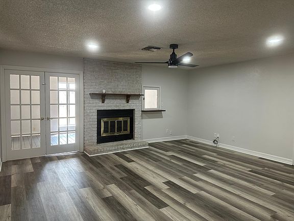 2nd image of 2805 Ecleto Blvd