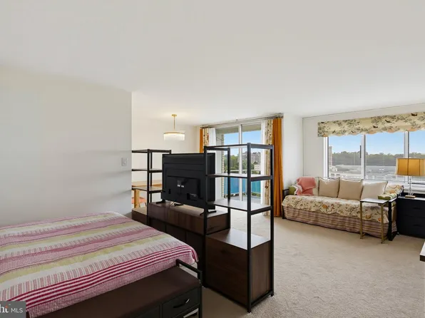 10201 Grosvenor Pl APT 1412, Rockville, MD 20852