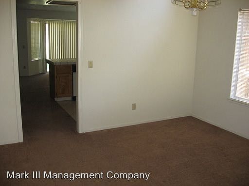 4th image of 1215 Chesapeake Dr
