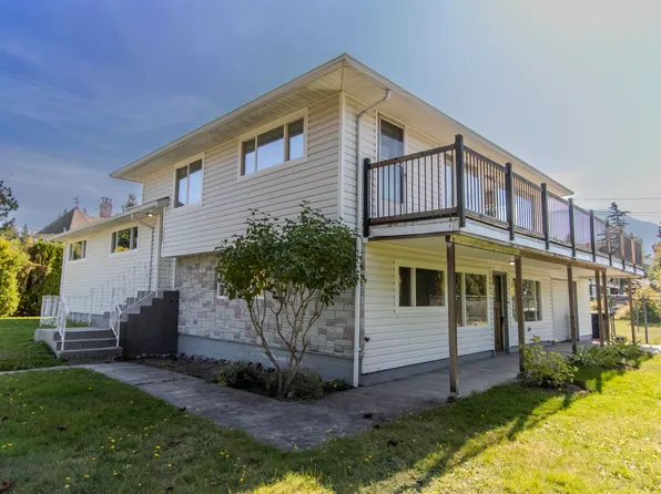 1990 Diamond Rd, Squamish, BC V8B 0G2