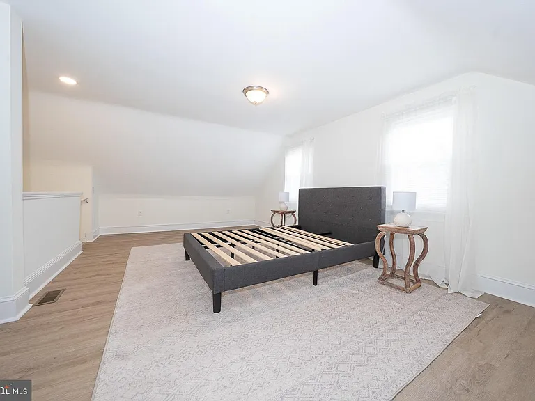 717 Miller St — Photo 32