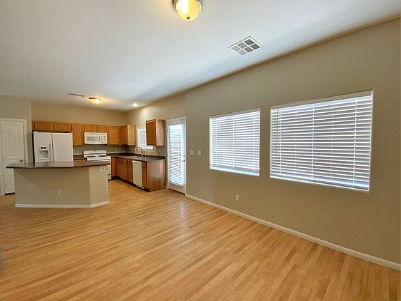 4th image of 624 Cowboy Cross Ave