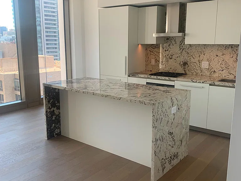 1315 Bay St #1501 — Photo 11