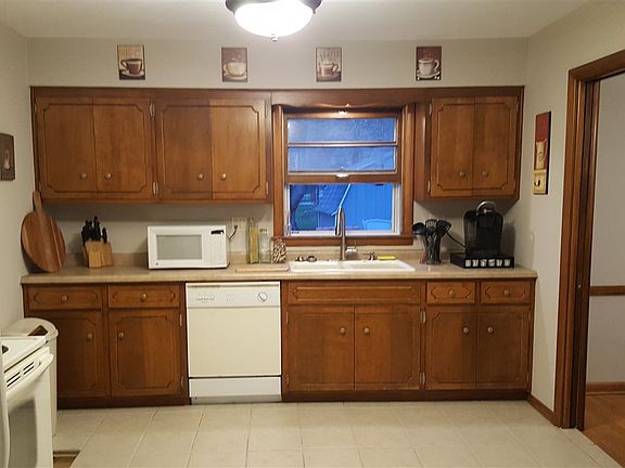 5th image of 923 Tamarack Ln