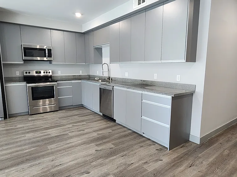 7040 Woodman Ave #204 — Photo 4
