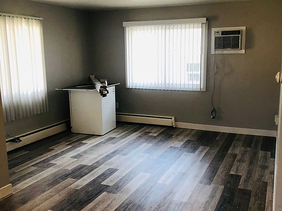 5th image of 819 11th Ave NW APT 1