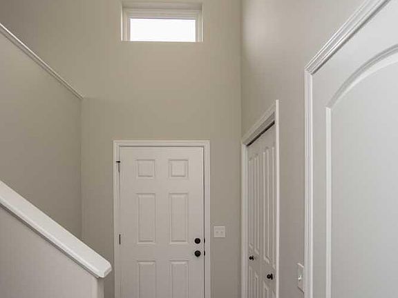 5th image of 215 Peregrine Pl