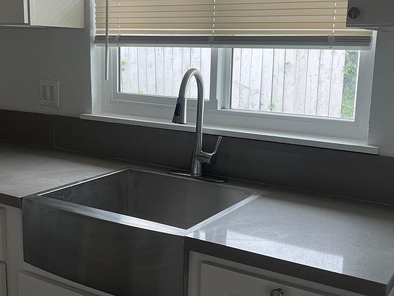 3rd image of 1327 E Kingsley Ave #1329