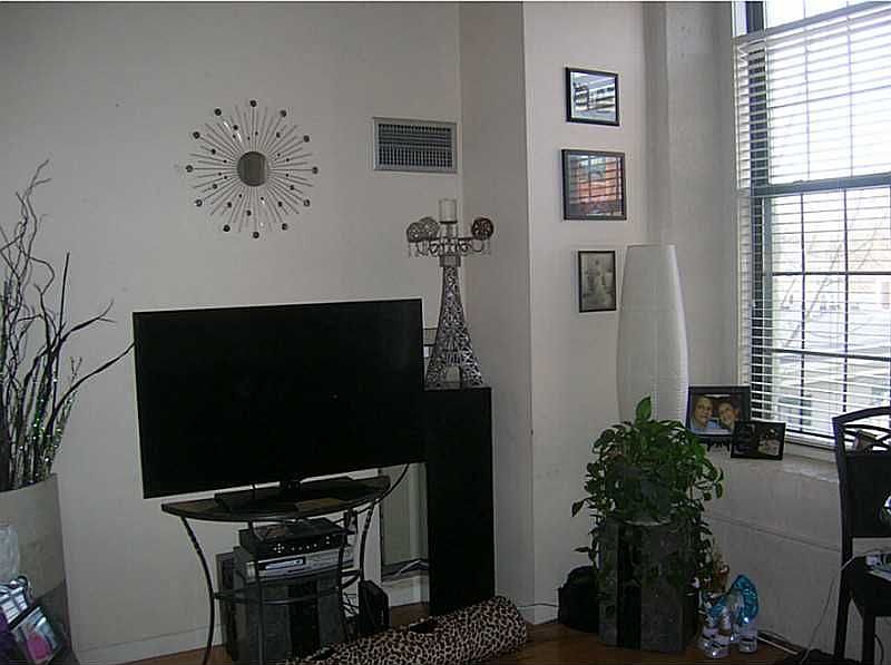 2nd image of 15 Higgins St APT 302