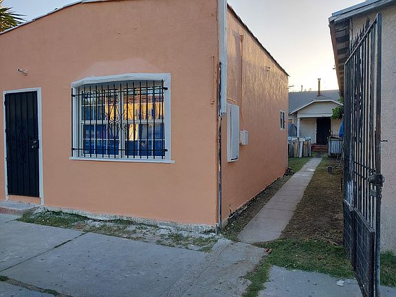 Property under rehab including rear house. This is a single unit with 400 Sq. ft. only for rent.