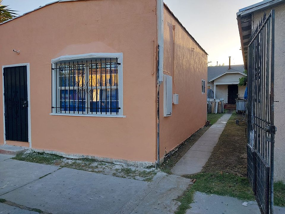 Property under rehab including rear house. This is a single unit with 400 Sq. ft. only for rent.