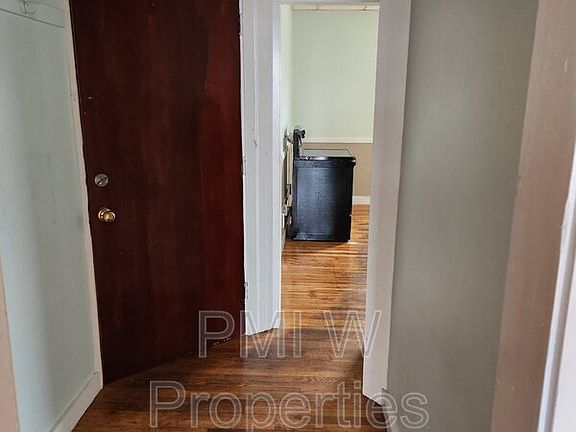 5th image of 83 1/2 W Pearl St APT 1