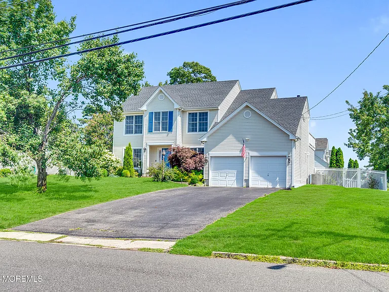 248 Compass Rd — Photo 2