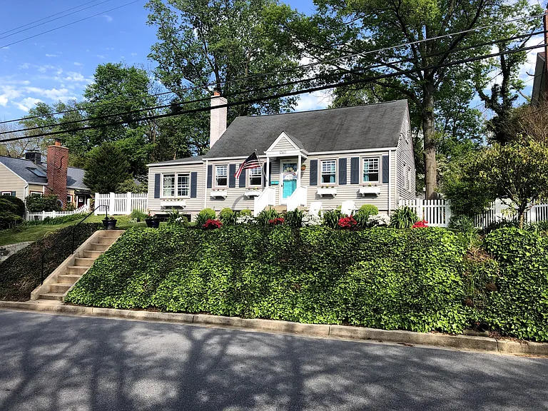 10611 Saint Paul St — Photo 1