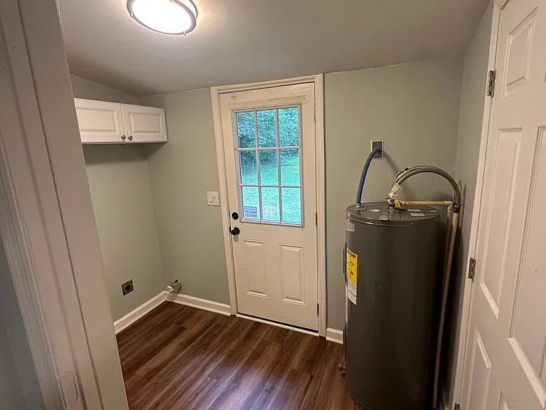 214 Walter St — Photo 15