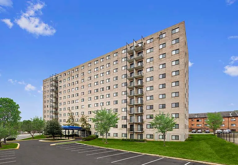 Iverson Towers & Anton House Apartments — Photo 7