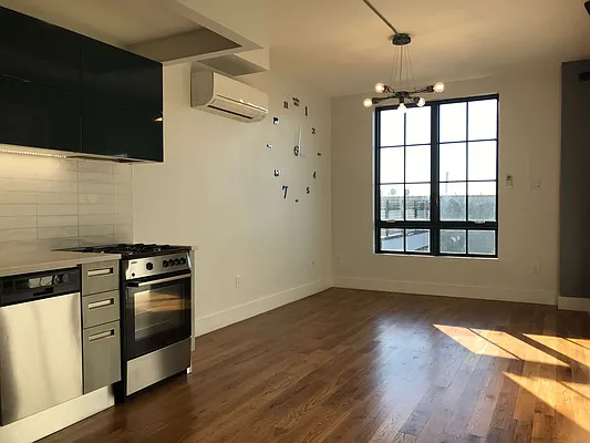 Rented by Manhattan Management LLC | media 60